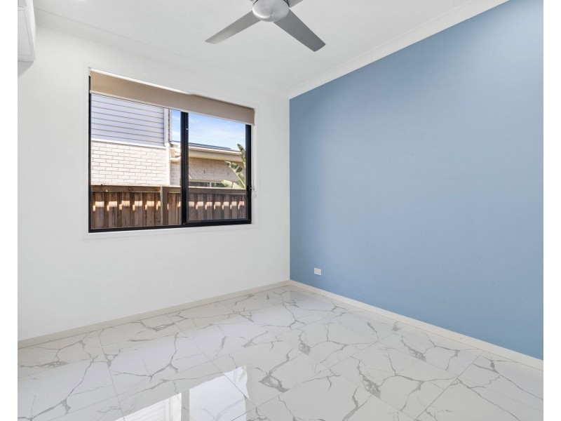 4 OXENFORD PLACE, Oxenford QLD 4210