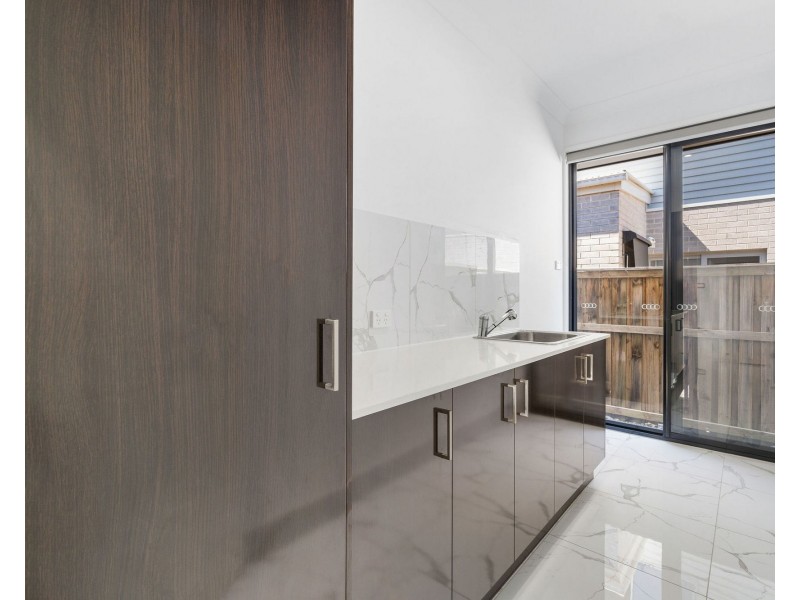 4 OXENFORD PLACE, Oxenford QLD 4210