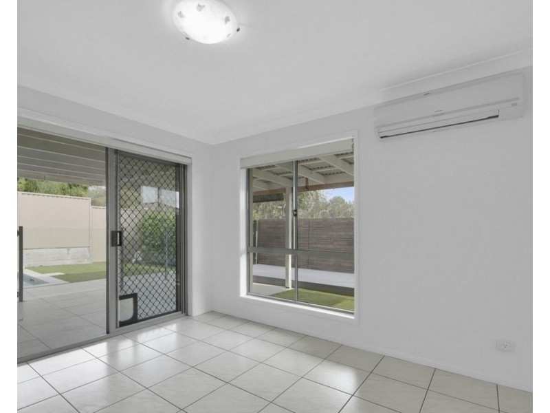 1/106 Greenacre Drive, Parkwood QLD 4214