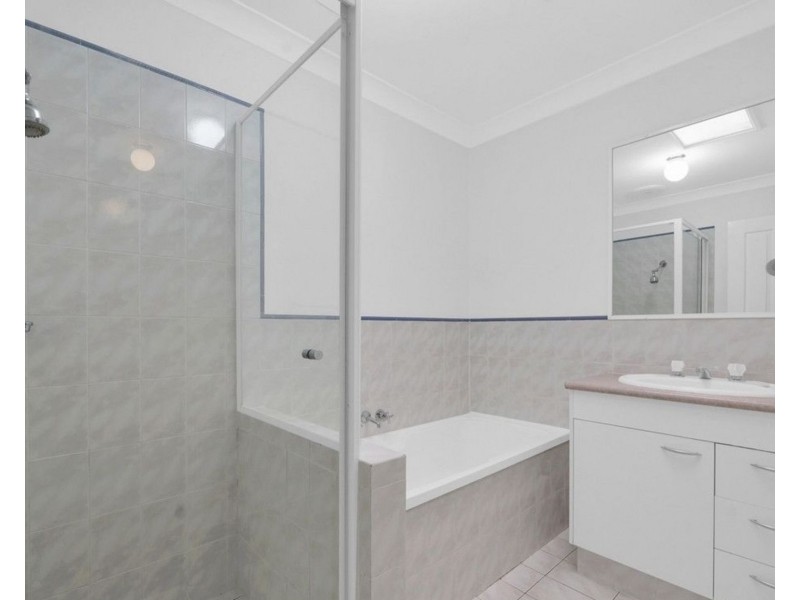 1/106 Greenacre Drive, Parkwood QLD 4214