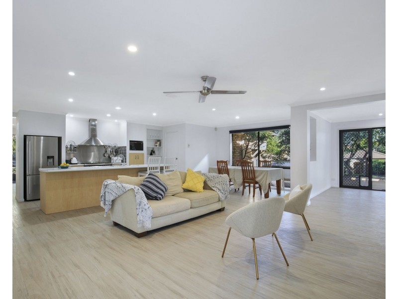 4 Brigalow Close, Bridgeman Downs QLD 4035