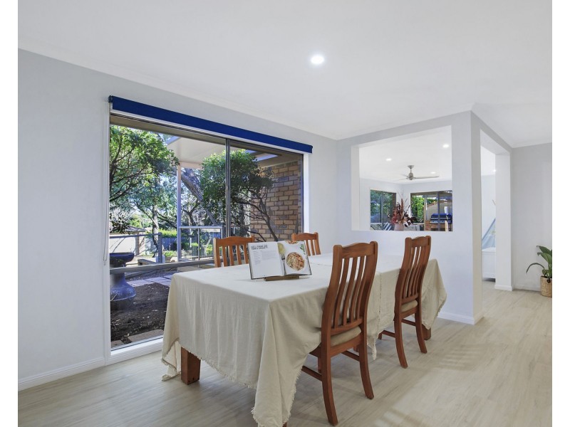 4 Brigalow Close, Bridgeman Downs QLD 4035