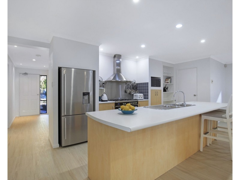 4 Brigalow Close, Bridgeman Downs QLD 4035