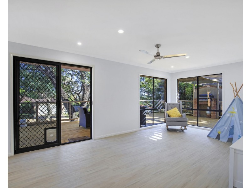 4 Brigalow Close, Bridgeman Downs QLD 4035