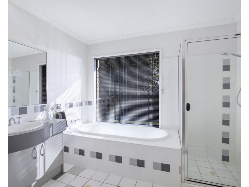 4 Brigalow Close, Bridgeman Downs QLD 4035