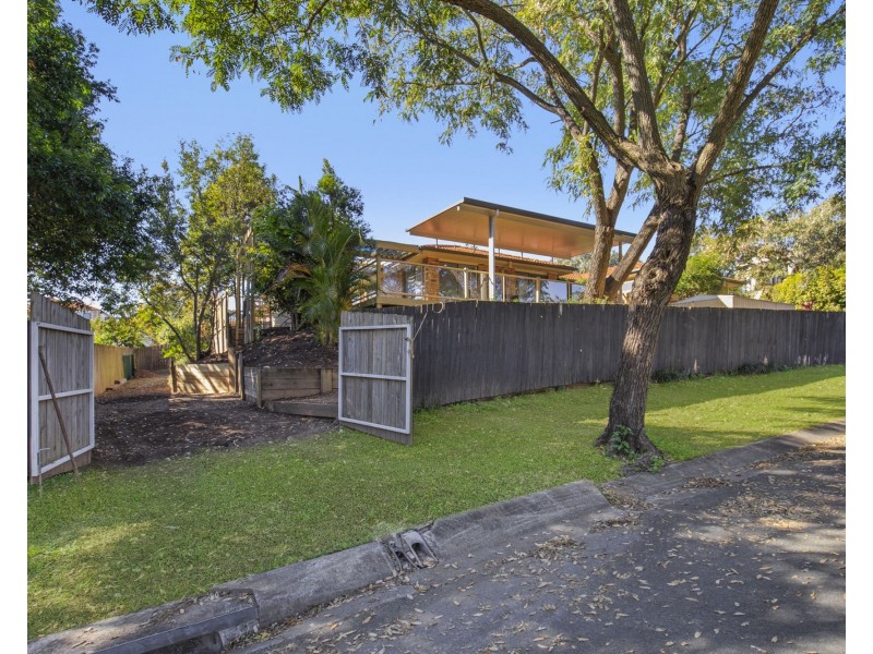 4 Brigalow Close, Bridgeman Downs QLD 4035