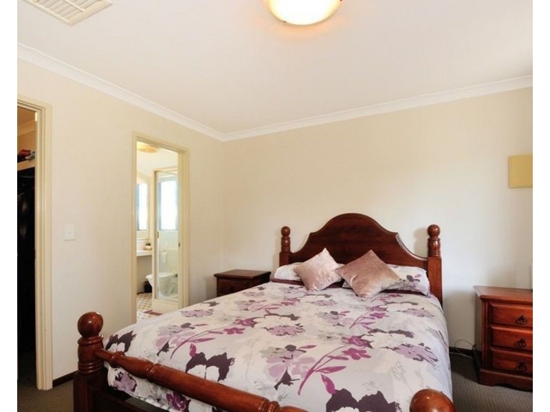 20 Manly Crescent, Warnbro WA 6169