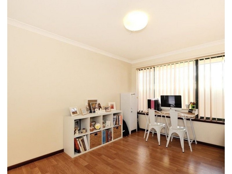 20 Manly Crescent, Warnbro WA 6169