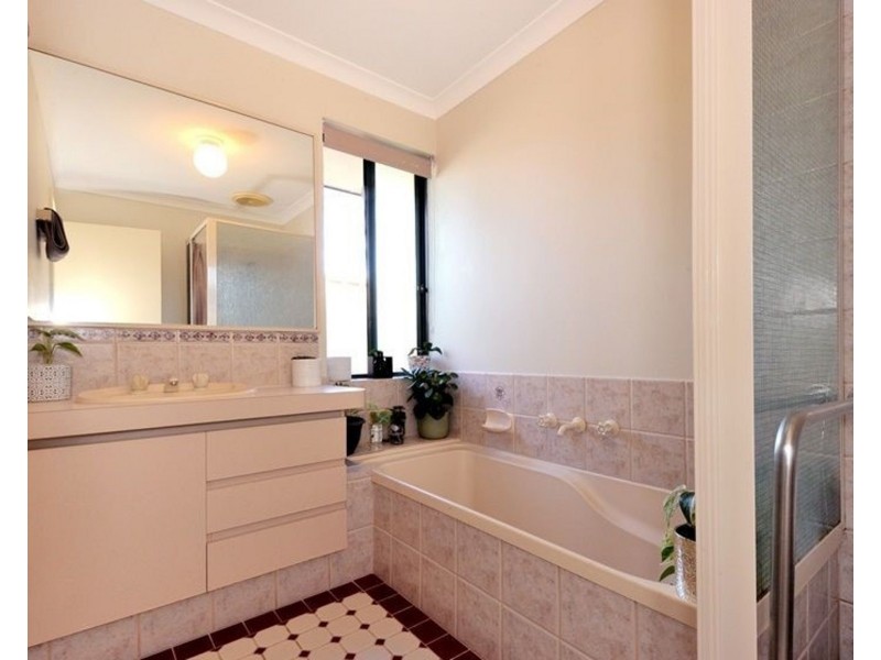 20 Manly Crescent, Warnbro WA 6169