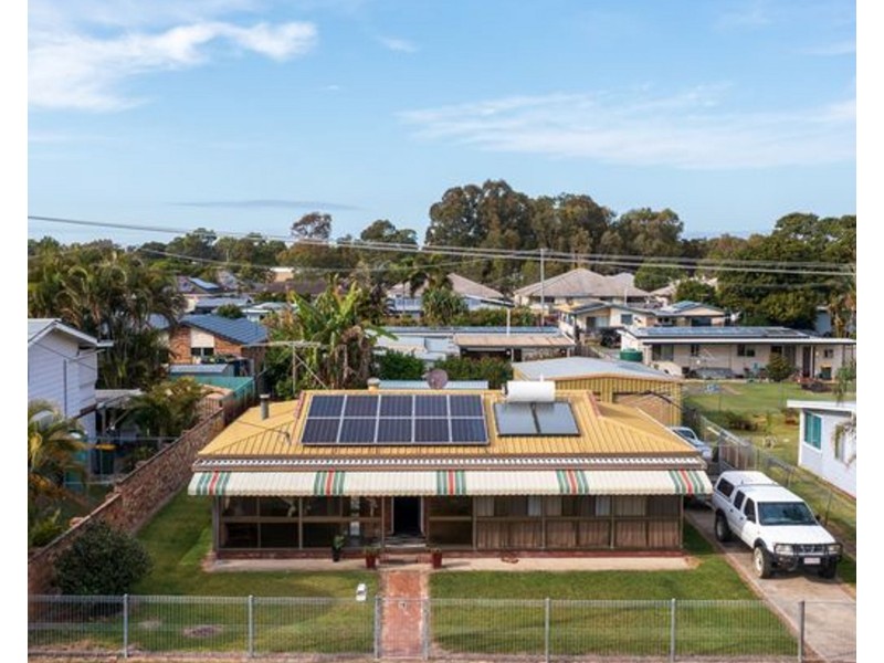 18 Fiona Street, Beachmere QLD 4510