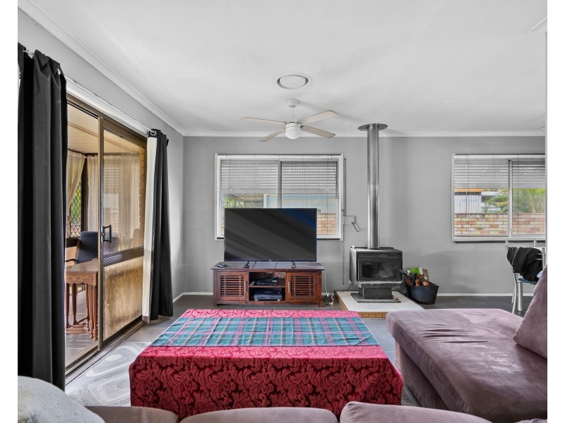 18 Fiona Street, Beachmere QLD 4510