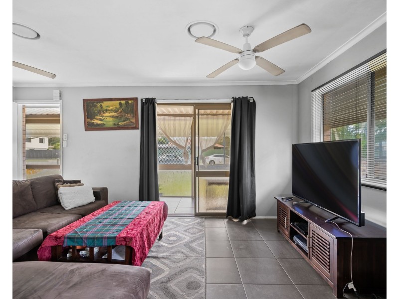 18 Fiona Street, Beachmere QLD 4510