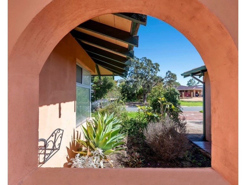 8 Ledger Street, Warnbro WA 6169