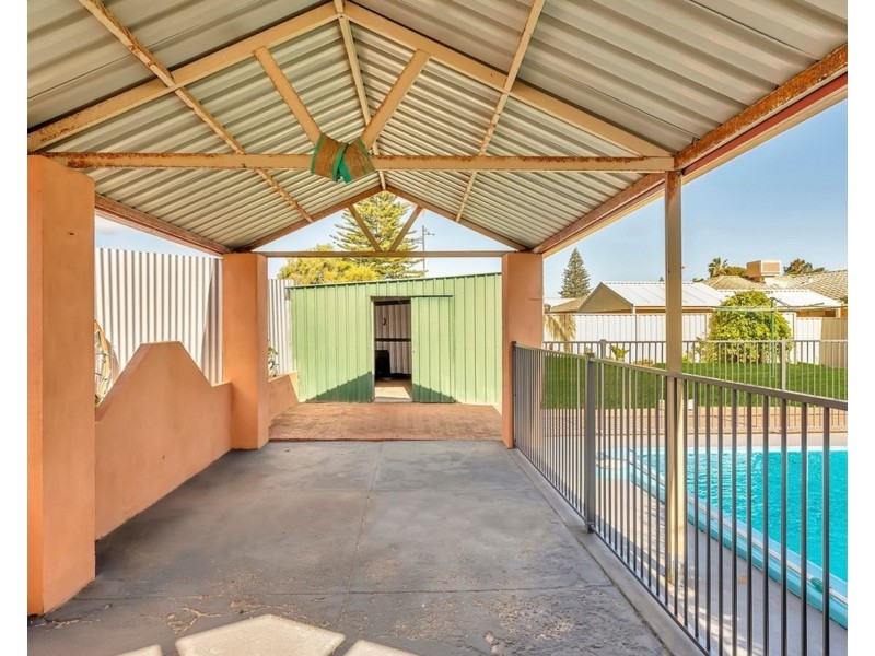 8 Ledger Street, Warnbro WA 6169