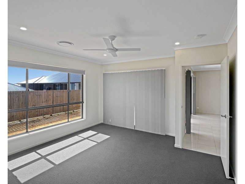 24 Helena Street, Spring Mountain QLD 4124