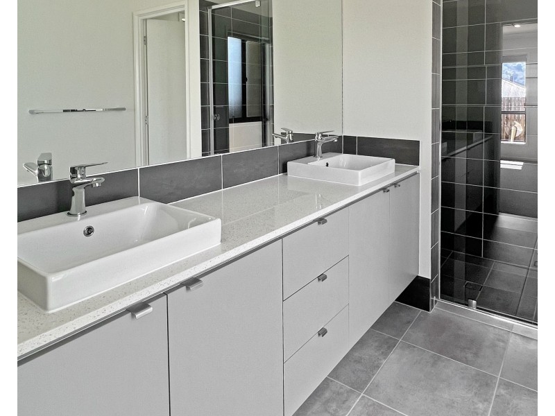 24 Helena Street, Spring Mountain QLD 4124