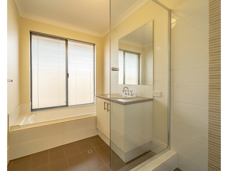 37 Wanderer Parkway, Baldivis WA 6171