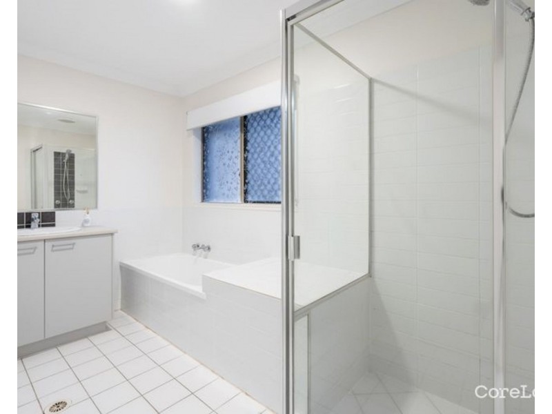 33 Goldcrest Drive, Upper Coomera QLD 4209