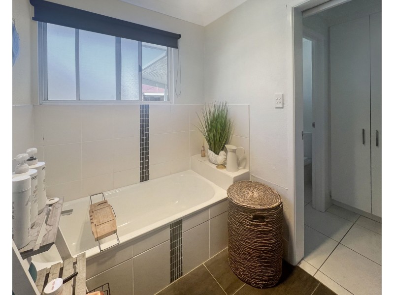 32 Dellvene Cres, Rosewood QLD 4340