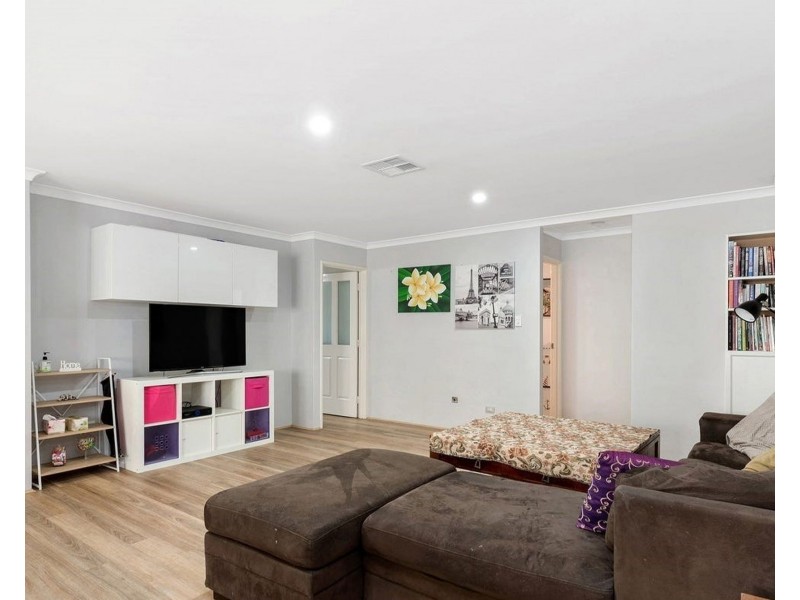 24 Highcliffe Circle, Lakelands WA 6180