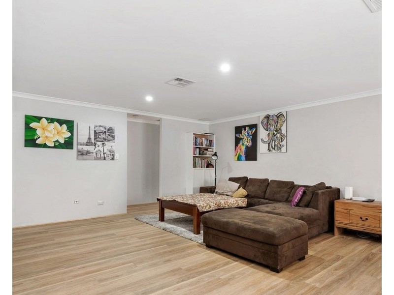 24 Highcliffe Circle, Lakelands WA 6180