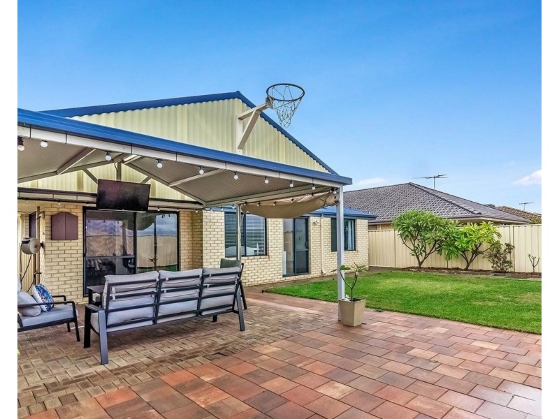 24 Highcliffe Circle, Lakelands WA 6180