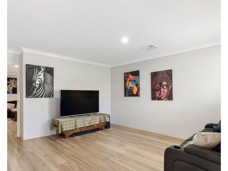 24 Highcliffe Circle, Lakelands WA 6180