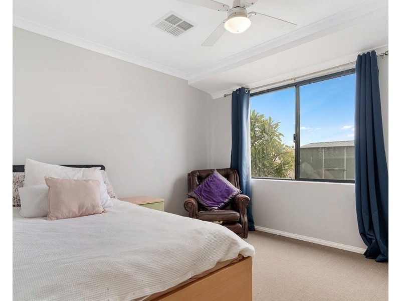 24 Highcliffe Circle, Lakelands WA 6180