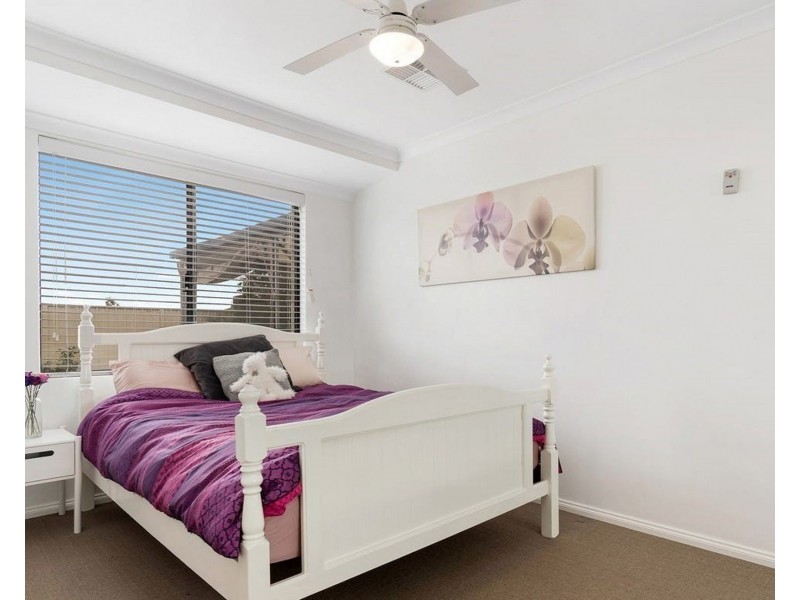 24 Highcliffe Circle, Lakelands WA 6180