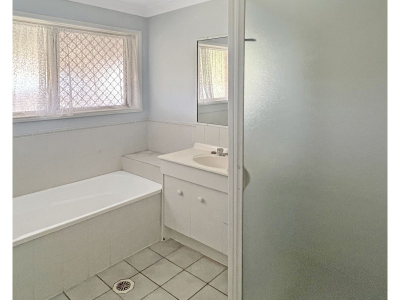 25 Dellvene Cres, Rosewood QLD 4340