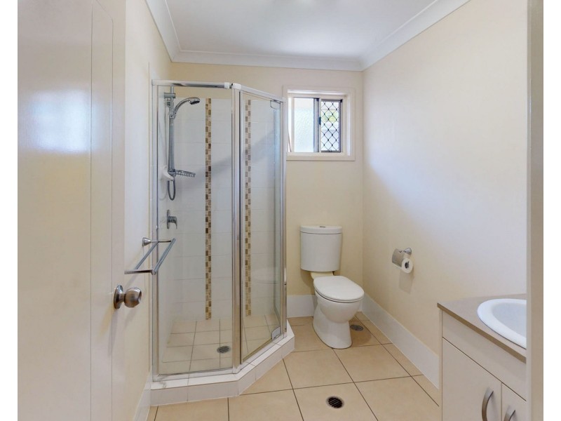 1/9 Progress Avenue, Beachmere QLD 4510