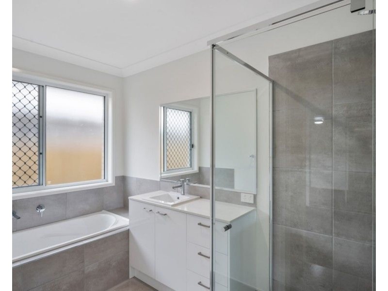 4 Idyllic Street, Park Ridge QLD 4125
