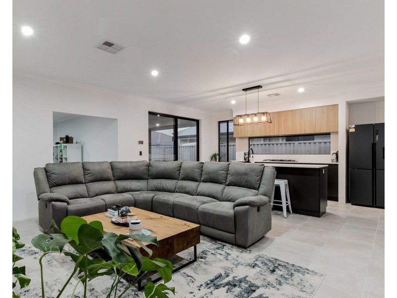 44 Lavinia Crescent, Secret Harbour WA 6173