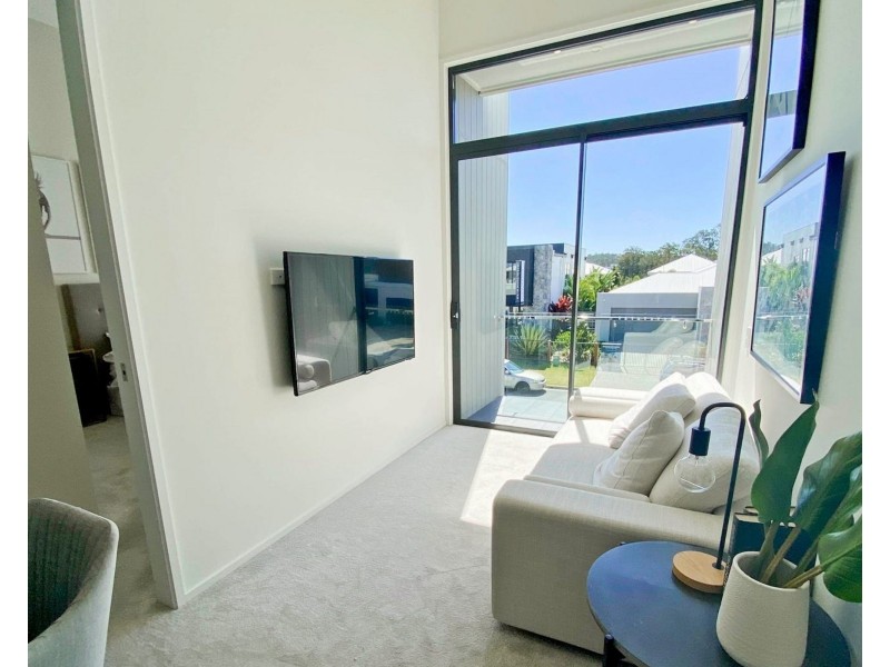 13 Clover Way, Helensvale QLD 4212