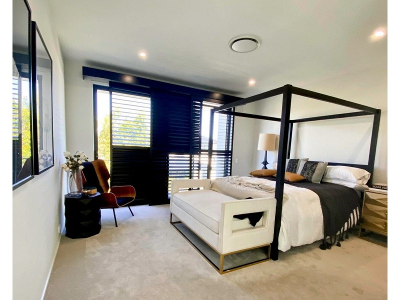 13 Clover Way, Helensvale QLD 4212