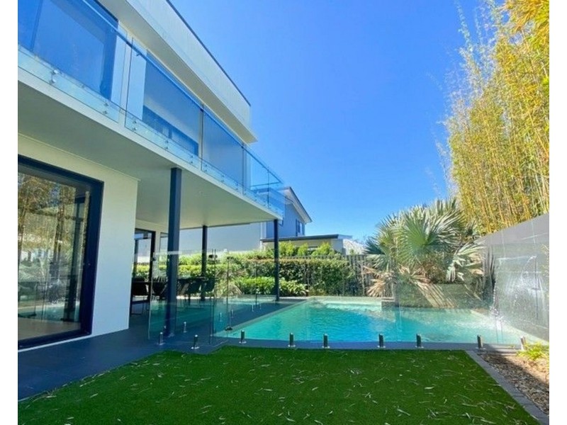 13 Clover Way, Helensvale QLD 4212