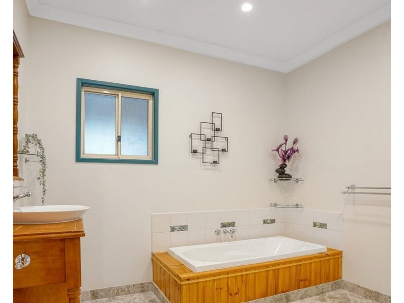 16 Cheviot Street, Greenbank QLD 4124