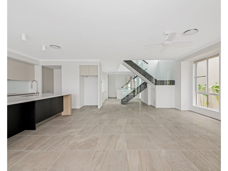 8944 The Point Circuit, Hope Island QLD 4212
