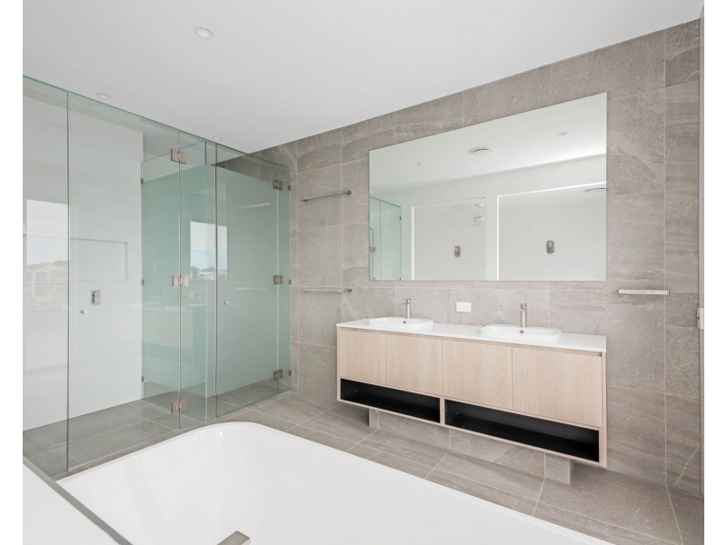 8944 The Point Circuit, Hope Island QLD 4212