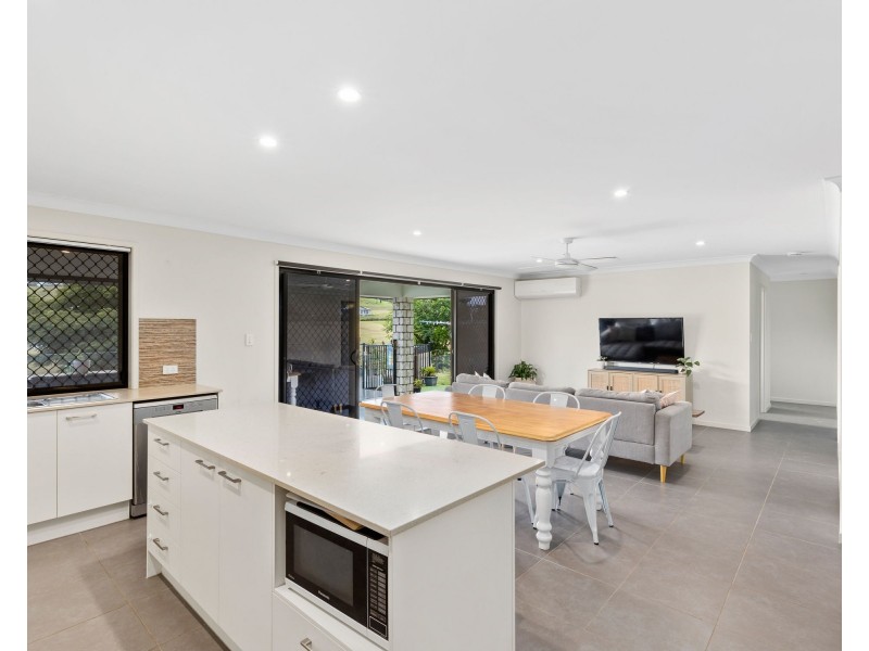 8 Regent Court, Regency Downs QLD 4341