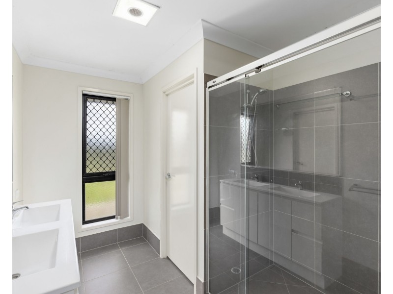 8 Regent Court, Regency Downs QLD 4341