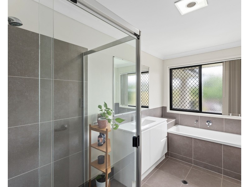 8 Regent Court, Regency Downs QLD 4341