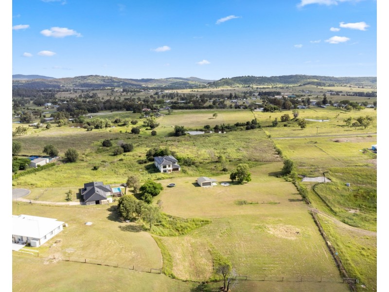 8 Regent Court, Regency Downs QLD 4341