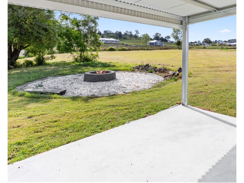 8 Regent Court, Regency Downs QLD 4341