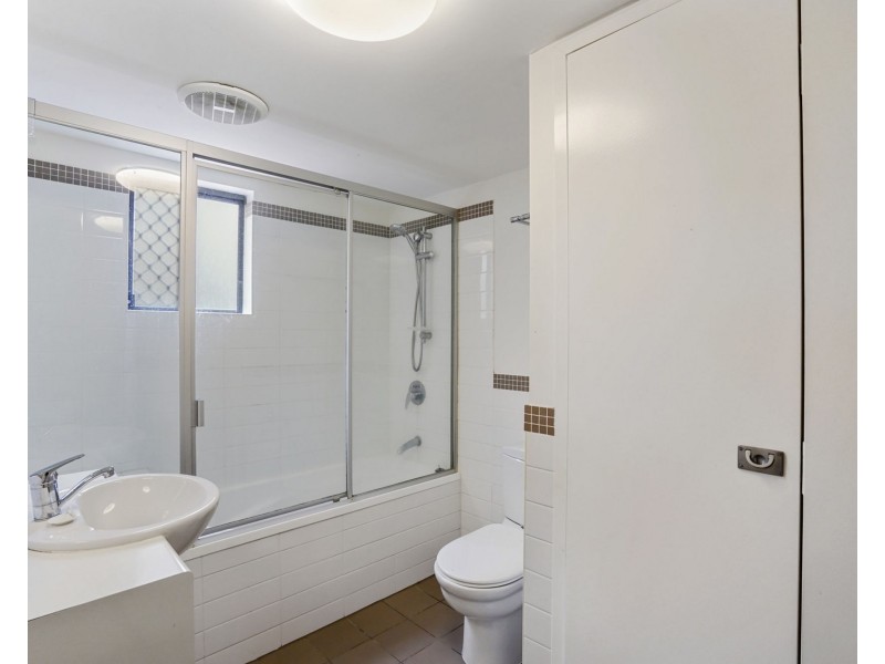 4/10 Amelia Street, Coorparoo QLD 4151