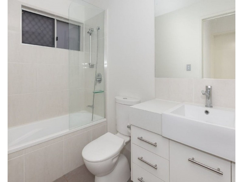 3 119 Macquarie Street, St Lucia QLD 4067