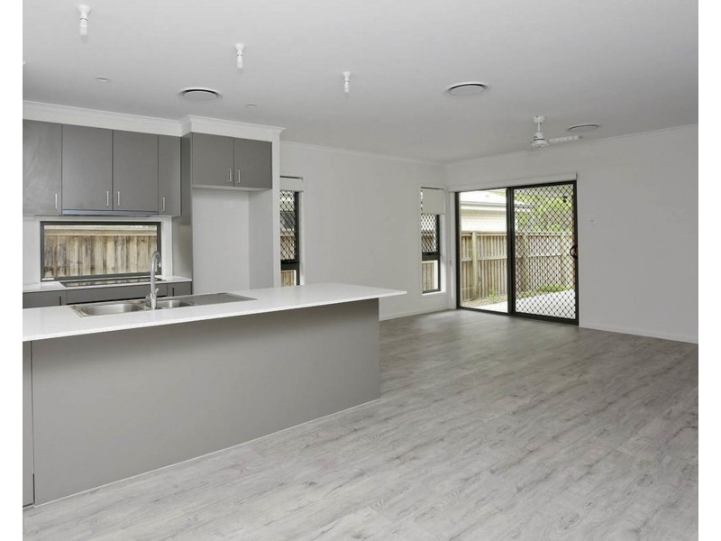 28 Bloomfield Avenue, Park Ridge QLD 4125