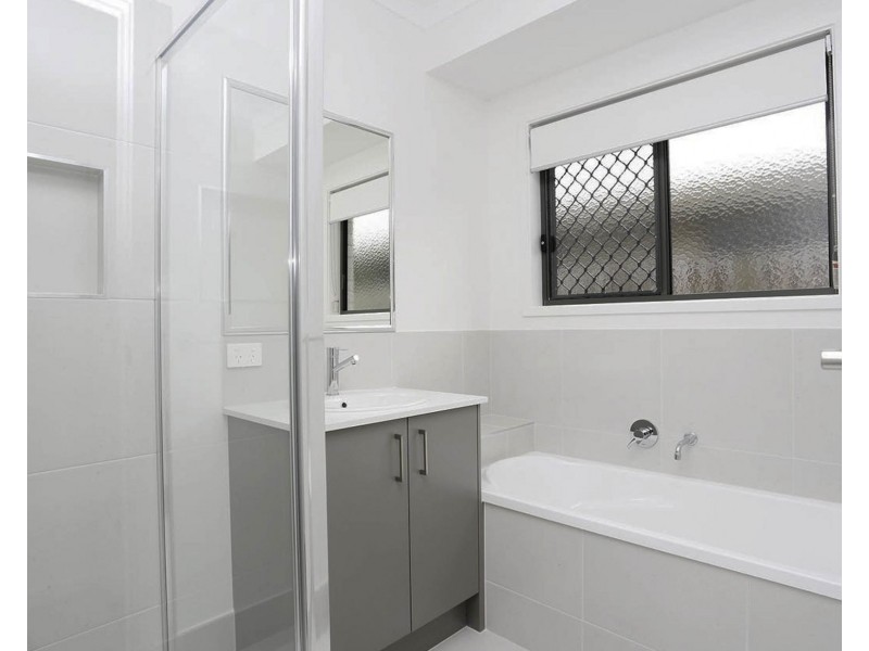 28 Bloomfield Avenue, Park Ridge QLD 4125