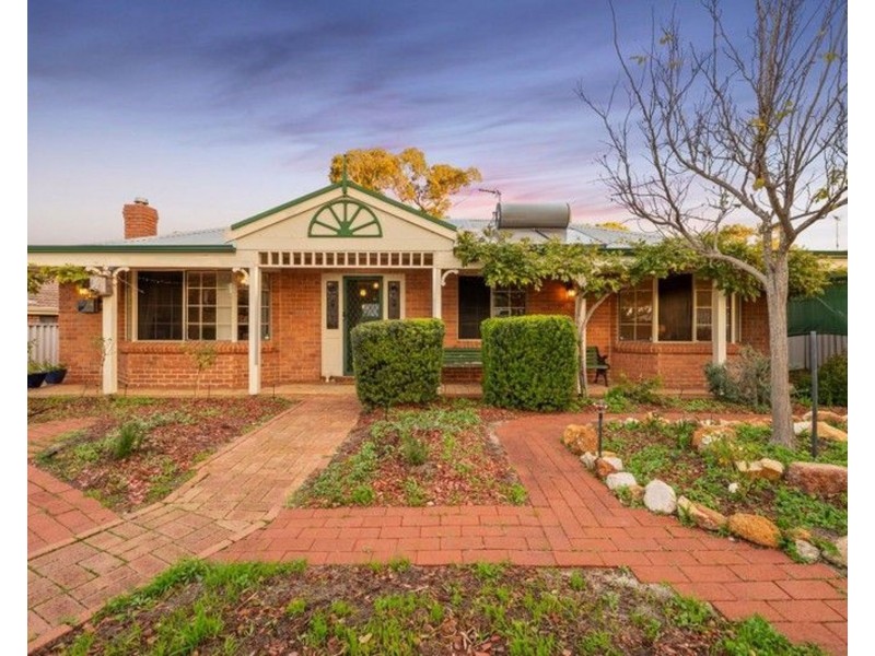 10 Allamanda Way, Halls Head WA 6210