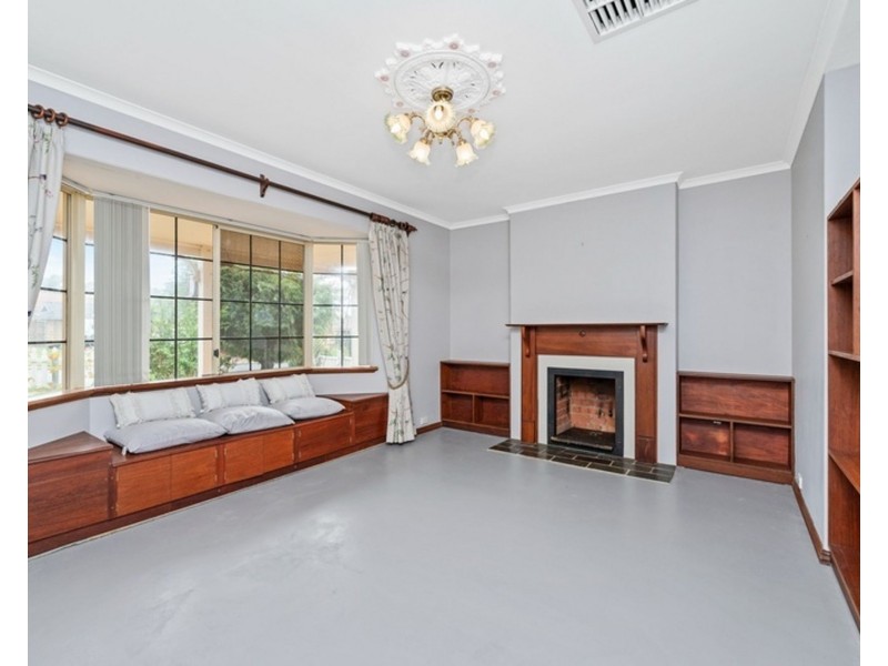 10 Allamanda Way, Halls Head WA 6210